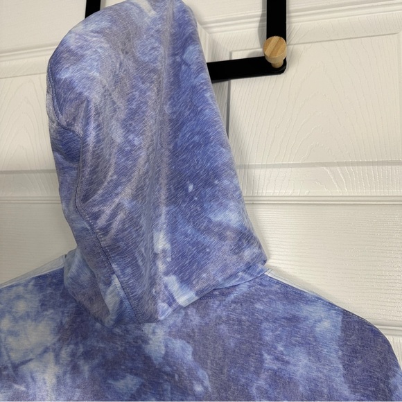 Nike Dri-Fit hoodie, size XS, shimmery shades of blue/white, active, athleisure - Picture 8 of 11